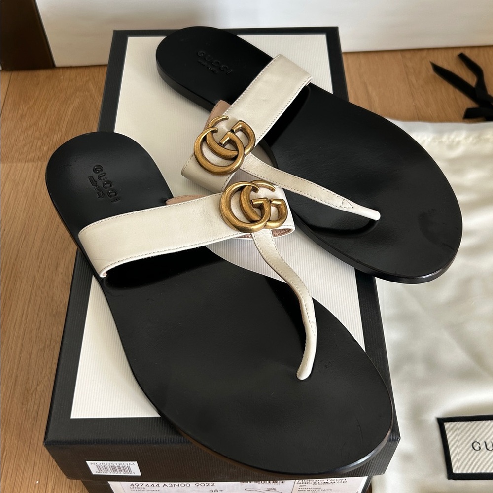Gucci Marmont Leather Sandal in Mystic White - Picture 7 of 9